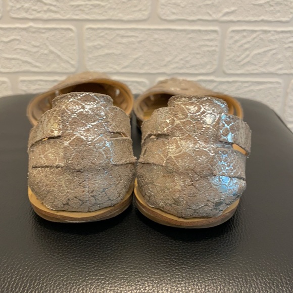 Vince Camuto Women’s Flat Sandals - Picture 2 of 7